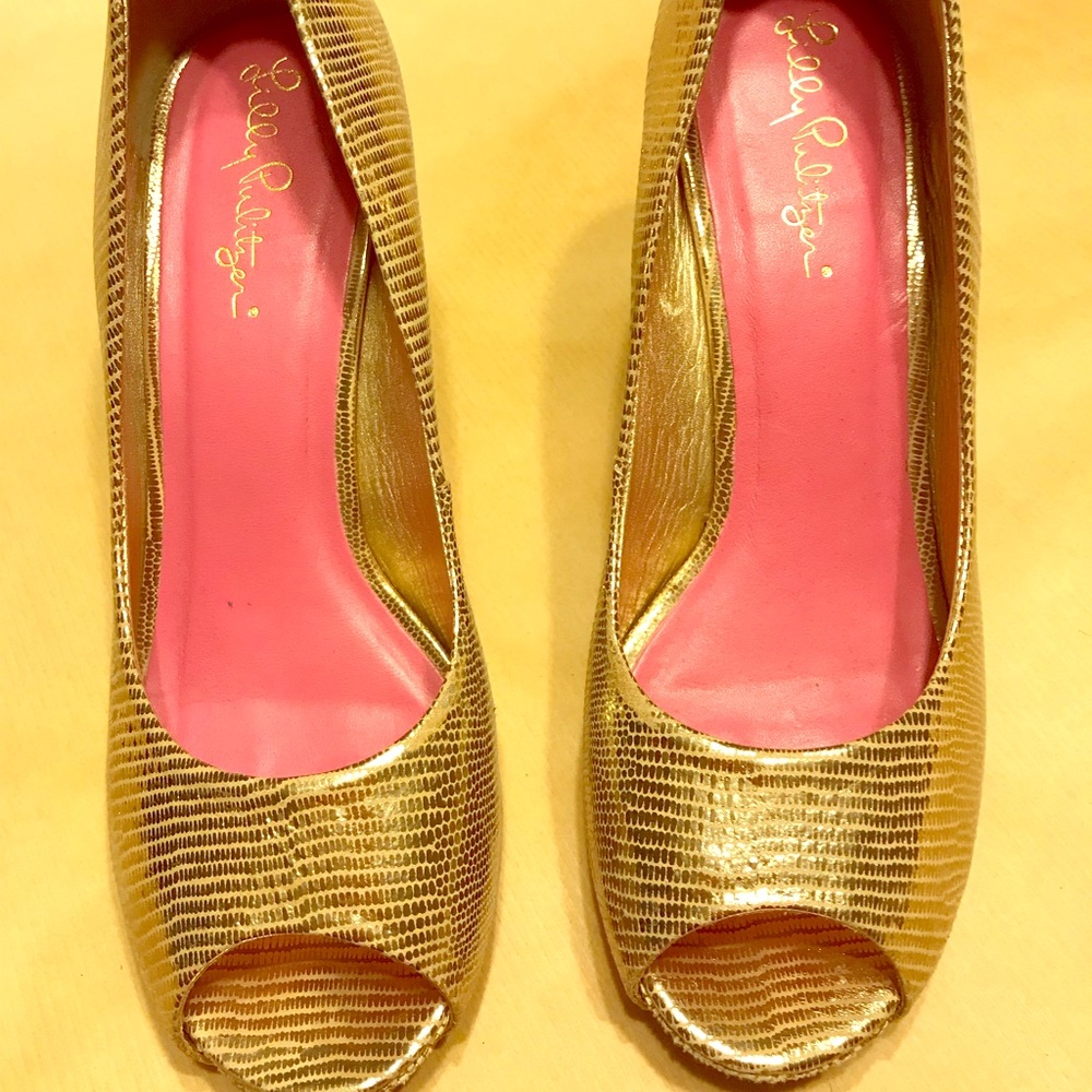 Lilly Pulitzer Gold Resort Wedge | Size 6